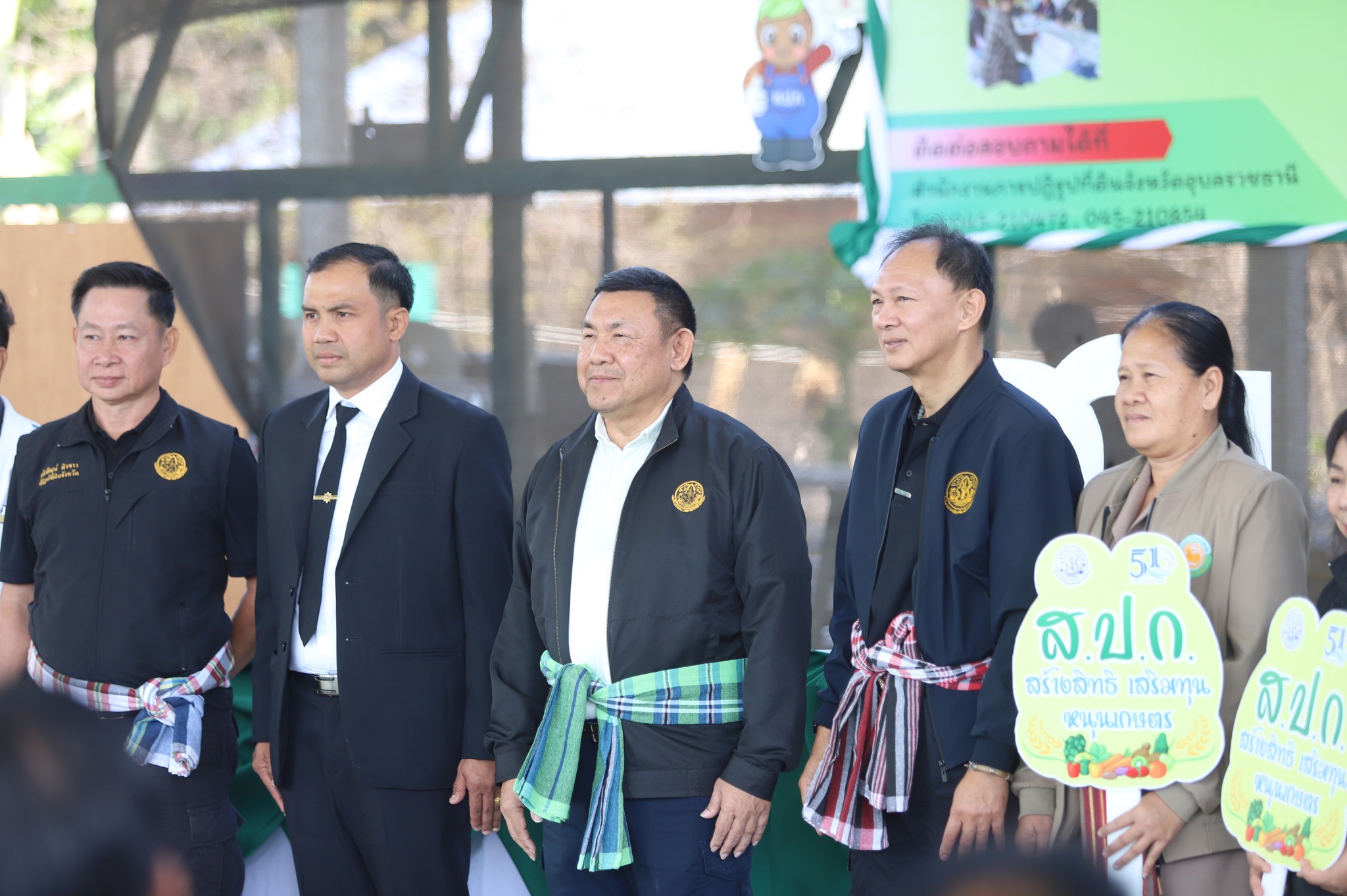 title - ชาวน้ำยืนเฮ ส.ป.ก. ขนทัพบริการถึงที่ ต.เก่าขาม ลดค่าใช้จ่าย ยื่นขอออกโฉนด - ปรึกษาปัญหากฎหมาย ครบจบในที่เดียว